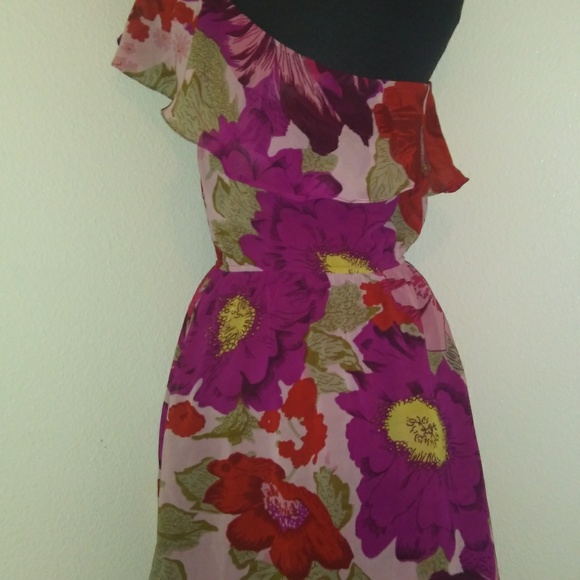 Off Shoulder Dress - Picture 2 of 6